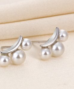 Pearl Earring