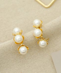 Pearl Earring