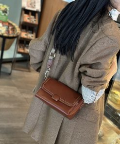 Four seasons to carry Handbag, crossbody bag，15*23cm