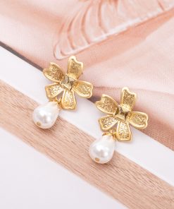 Pearl Earring