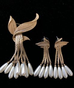 Elegant Pearl Brooch