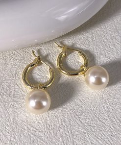 Pearl Earring