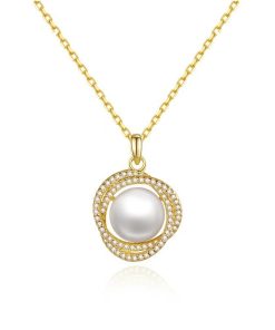 Chic Pearl Necklace