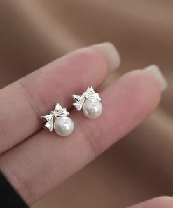 Bow Pearl Earring