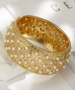 Elegant Pearl Bangle
