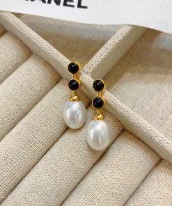 Classic Pearl Drop Earring