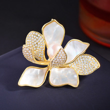 Fashion brooch