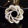 Elegant brooch