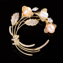 Elegant pearl brooch