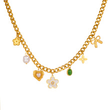 Flower pendant necklace