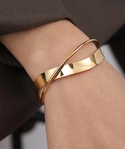 Elegant bracelet for party