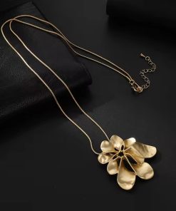 Flower Pendant Necklace